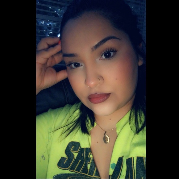 Meet your Posher, Leslie - Picture 1 of 3